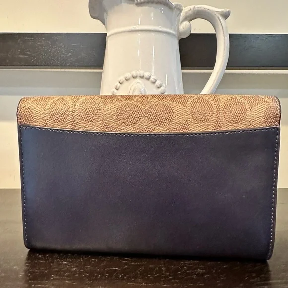 Coach Signature Colorblock Marlow Chain Crossbody - Picture 8 of 11